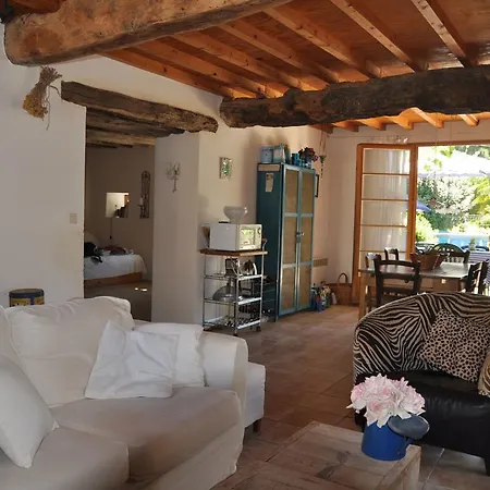 Nyaraló Spacious Holiday House Near River In Teilhet *