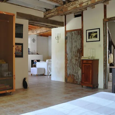Spacious Holiday House Near River In Teilhet
